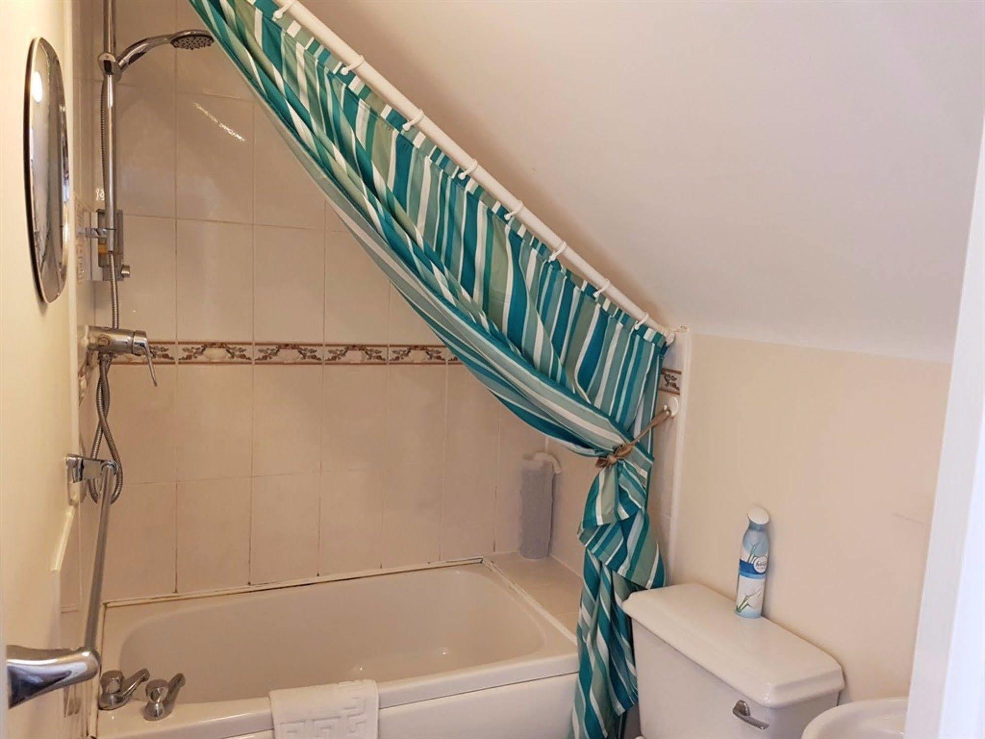 Aaron Lodge Guest House Лестер Екстер'єр фото